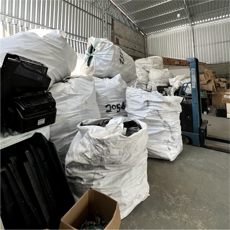 imagem de resíduos tecnológicos